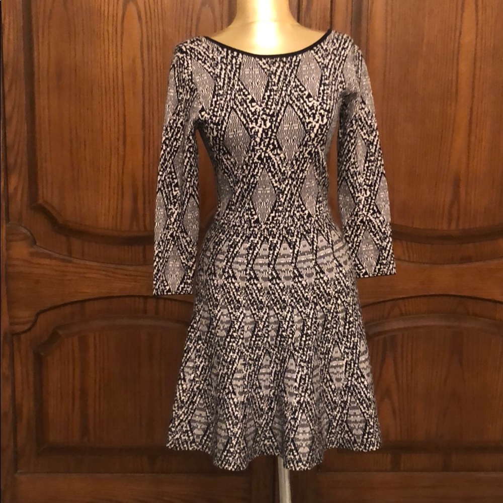 Zara wool dress in black and cream color